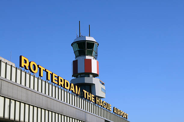 Tom Audreath handboeien gastheer Hoe laat moet ik van tevoren aanwezig zijn op Rotterdam Airport? - Parkeren  Rotterdam Airport - Vergelijk Alle Parkeer Aanbieders